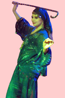 Belynda Azhaar performing Raks Assaya.